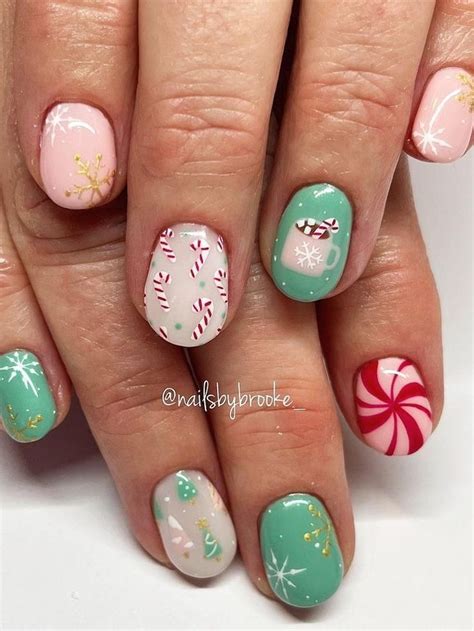 55 Playful Candy Cane Nails For A Festive Christmas Look Candy Cane Nails Christmas Candy