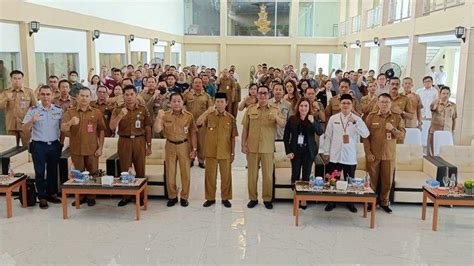 Buka Bimtek Dan Sosialisasi Perizinan Berusaha Plt Bupati Kapuas Ini