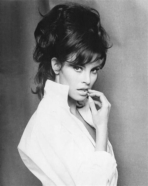 Raquel Welch (1960s) : r/oldschoolhot