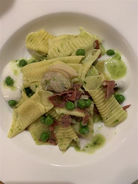 Handmade garganelli, littleneck clams, peas, capicola. Also a pea purée ...