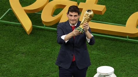 Mundial Qatar Casillas Vuelve A Levantar La Copa Del Mundo Fue