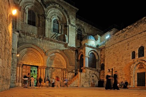 Grabeskirche in Jerusalem kurz vor der Schließung Matthias