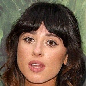 Foxes - Bio, Facts, Family | Famous Birthdays