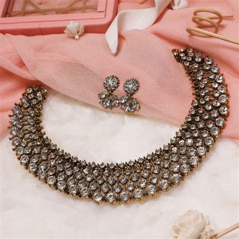 Ishhaara DIAMOND CHOKER NECKLACE GOLD