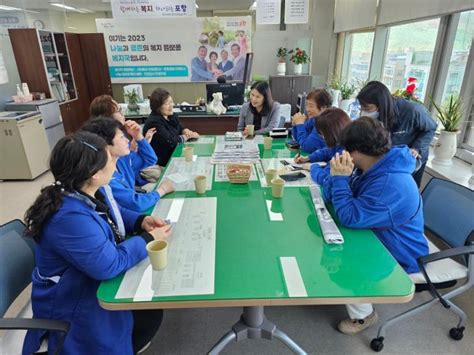 영탁 팬모임 하우탁 소외된 이웃을 위해 성금 300만 원 기탁어려운 이웃들에겐 한줄기 희망 장지우 기자 톱스타뉴스