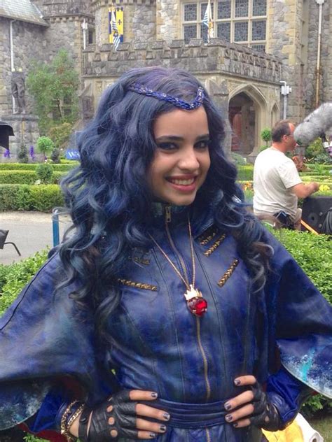 Sofia Carson As Evie Evie Descendants Sofia Carson Celebrities