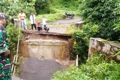 Dibangun Jembatan Penghubung Desa Di Sirampog Putus Pantura Post