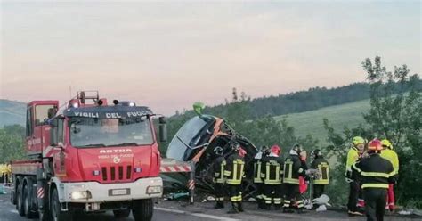 Mestre Pullman Di Turisti Stranieri Cade Da Cavalcavia Morti E