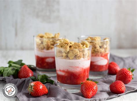 Rezept Erdbeer Mascarpone Creme Mit Minz Streusel