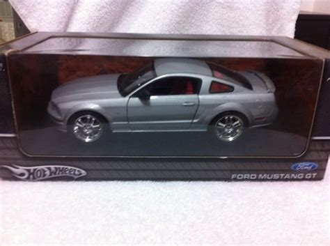 Hot Wheels Ford Mustang Gt Silver