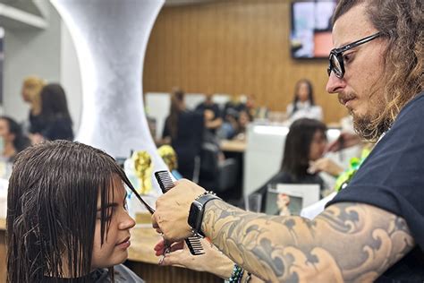 MIRKO SCHIOPPA Hair Fashionist Ha Festeggiato I Suoi Traguardi Con