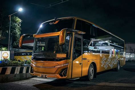 Deretan Bus Buatan Adiputro Yang Tampil Di GIIAS Masih Jetbus 5