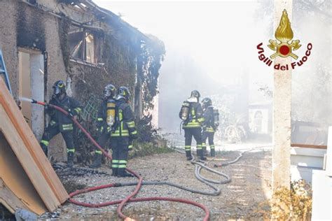 Ancora Emergenza Incendi Ieri 50 Interventi Dei Vigili Del Fuoco Di