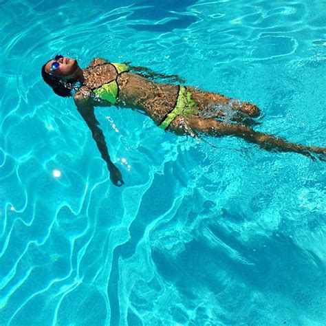 El bikini de triángulo clásico el más demandado por las bloggeras