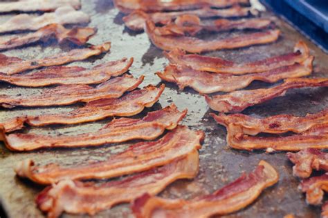 Como Fazer Bacon Em Casa Sem Defumar Aprenda A Conservar De Um Jeito Saudável E Não Compre Mais