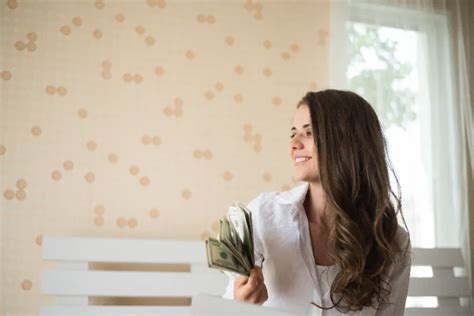 How Single Women Can Become Financially Independent