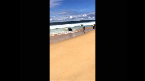 Recovery Of A 4wd Stranded In The Water On Stockton Beach Youtube