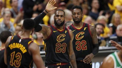 LeBron James Se Viste De Leyenda Anota 44 Puntos Supera A Abdul