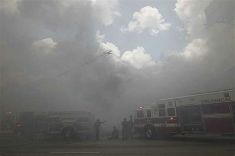 Massive blaze in SW Houston kills 4 firefighters - Houston Chronicle