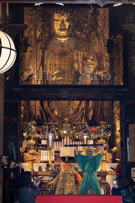 長谷寺 だだおし 緑鬼と観音様 奈良県 桜井市 244119191 の写真素材 アフロ