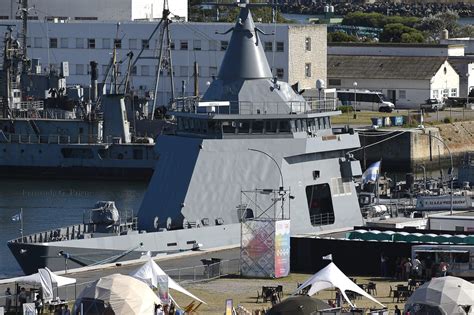 Los Impresionantes Patrulleros Oce Nicos Amarrados En La Base Naval Mar