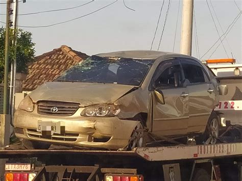 Motorista Sai Da Pista E Capota No Caver