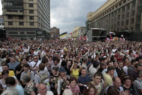 Tens Of Thousands Of Russians Protest Against Putin In Moscow Der Spiegel