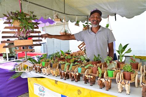 Feira de Economia Solidária oferece várias opções de presentes para o