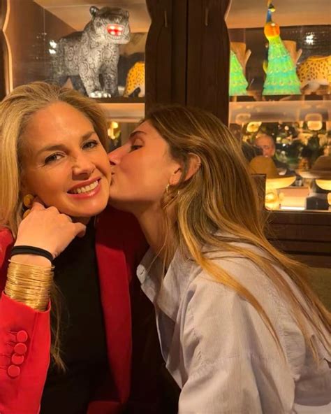 Amina Mart Nez De Irujo Y Genoveva Casanova Su Incre Ble Parecido