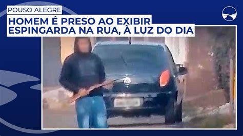 Homem é preso ao exibir espingarda na rua à luz do dia em Pouso