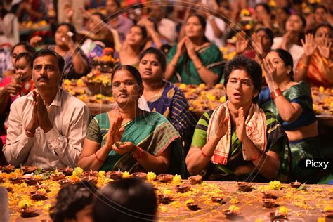 Hinduism People Praying