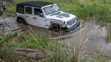 Mahindra Thar Vs Jeep Wrangler Detailed Comparison Spinny