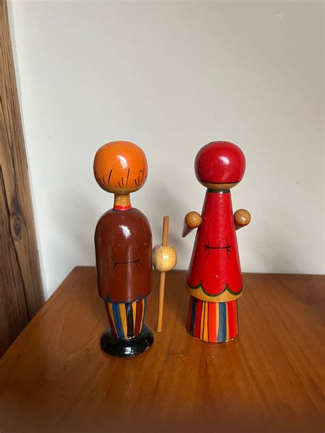 Holzfiguren: Bauernpaar und Bäuerin mit Gänsen Art. 561 - Etsy.de