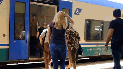 Ferrovie In Tilt A Causa Dei Passaggi A Livello Pesanti Ritardi E