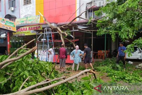 Rumah Di Banda Aceh Rusak Diterpa Angin Kencang Antara News