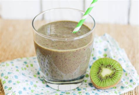 Kale Smoothie Recipe - Food Fanatic
