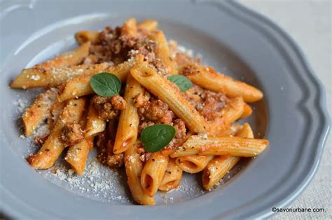 Paste Cu Carne Tocata Si Sos De Rosii Reteta Simpla Savori Urbane