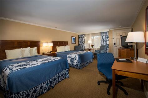 Lodging in Ogunquit, ME | Unique Vacations + Getaways at Juniper Hill Inn