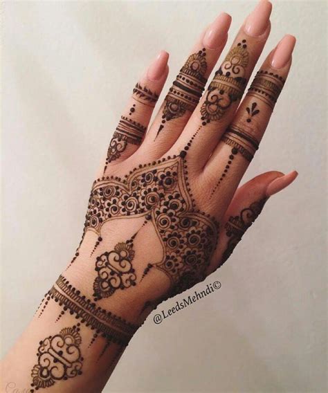 Henna Hand Strip Design Simple 1000 Ideas About Arabic Henna On Pinterest Henna Mehndi And