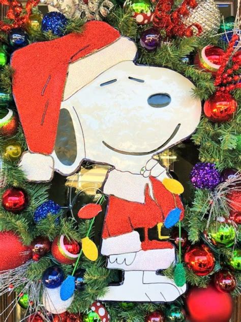 SNOOPY CHRISTMAS Wreath with LIGHTS It's a Snoopy | Etsy