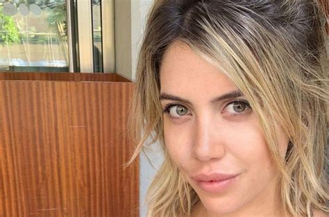 Tremendas Se Viralizan Fotos De Wanda Nara En Micro Bikini En Su Casa