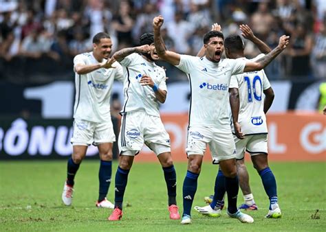 É OFICIAL Clube chega bolada e estrela do Cruzeiro está de saída