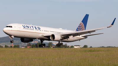 N672UA Boeing 767 322 ER United Airlines Alphaoscar JetPhotos