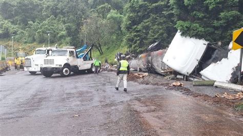 Tr Iler Volcado Provoca Cierre De La Autopista M Xico Cuernavaca