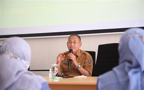 Dispendik Surabaya Siapkan Seragam Baru Untuk Siswa Kurang Mampu