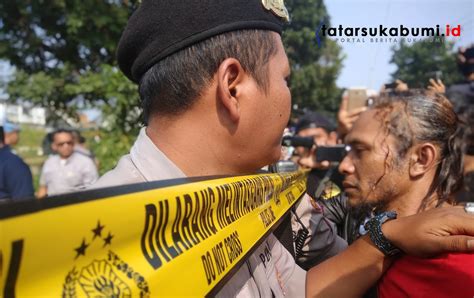 Rekontruksi Kasus Pembunuhan Gadis Cantik Berkerudung Gunalan Saya