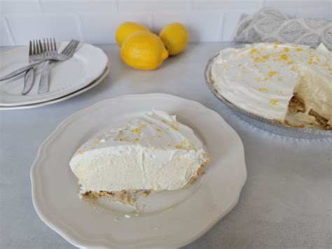 Easy Lemon Icebox Pie Recipe