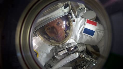 ESA - Thomas Pesquet completes spacewalk