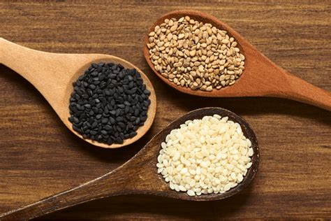 Black Sesame Seeds Vs White Whats Better Health Benefits Sakuraco
