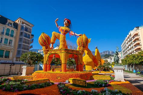 Participez à la magnifique fête du citron de Menton avec un voyage